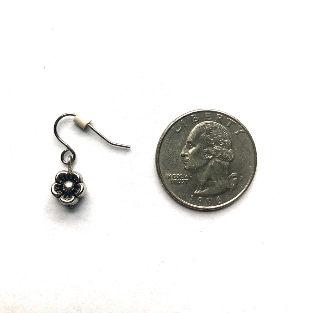 Flower Earrings NEW - Picture 2 of 2